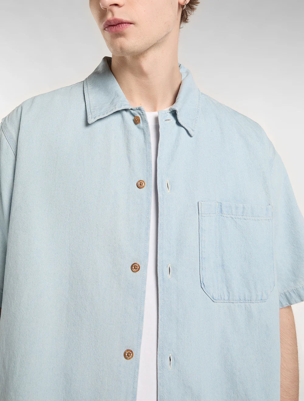 Dickies Men's Denim Short Sleeve Shirt Fog Blue DK0A88PH0FE - Image 4