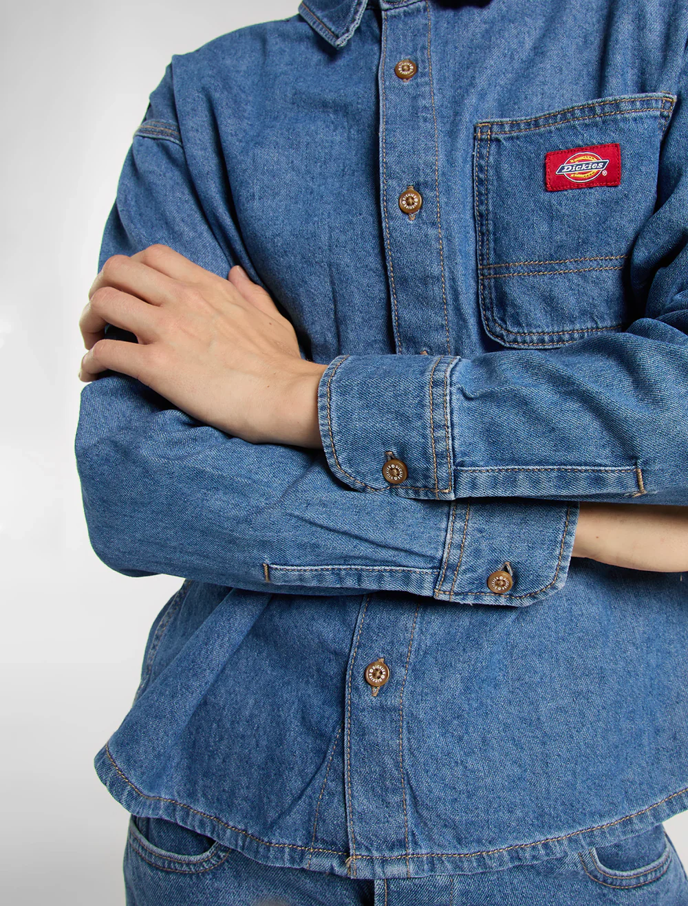 Dickies Women's Lightweight Long Sleeved Denim Shirt Classic Blue DK0A8826CLB - Image 4