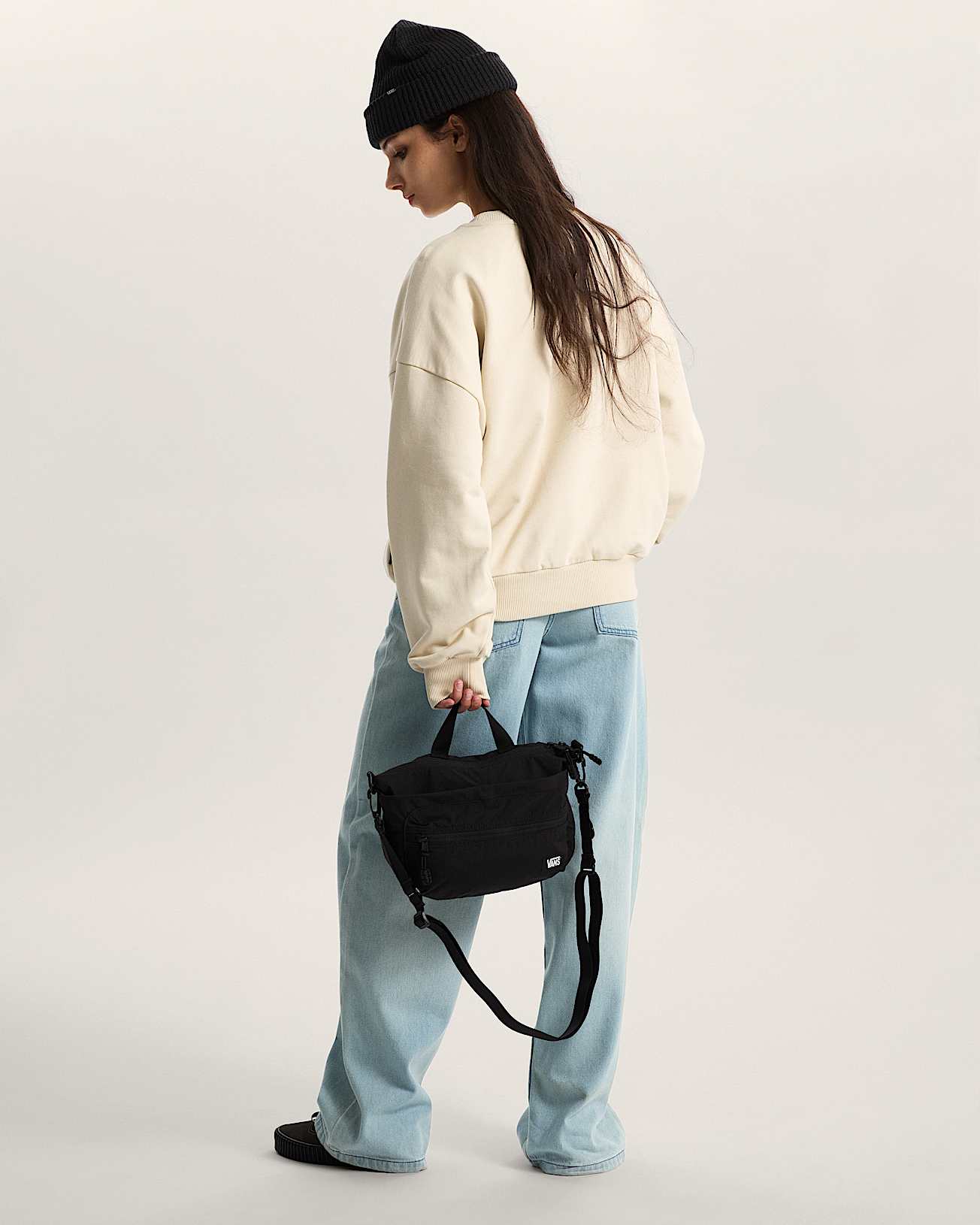 Vans Unisex Wilder Crossbody Pack Black VN000SSHBLK - Image 4